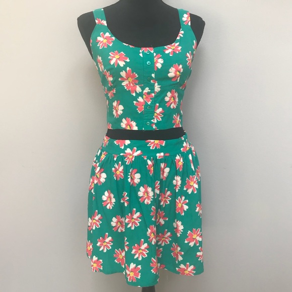 Floral Crop Top and Skirt Set - Picture 4 of 7